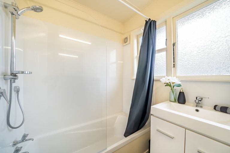 Photo of property in 10 James Grove, Stokes Valley, Lower Hutt, 5019