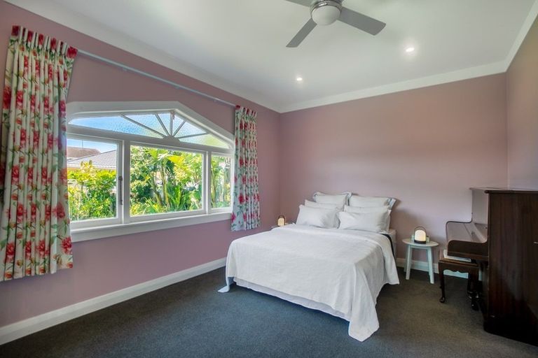 Photo of property in 37 Harbour View Road, Point Chevalier, Auckland, 1022