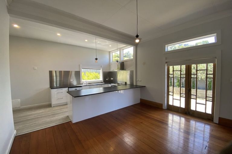 Photo of property in 12 Chaucer Road, Hospital Hill, Napier, 4110