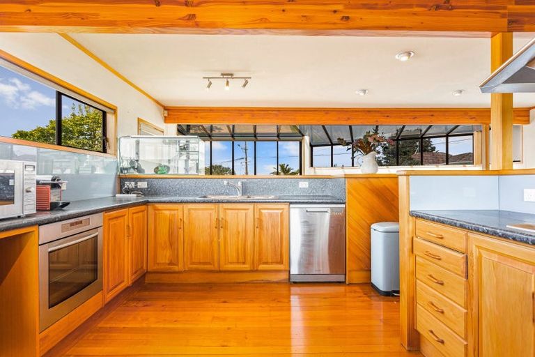 Photo of property in 24 Verbena Road, Birkdale, Auckland, 0626