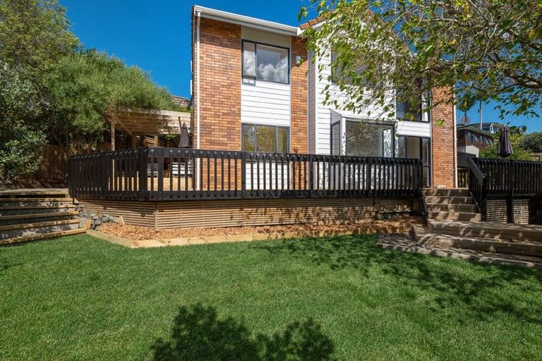 Photo of property in 2/12 Helicon Place, Totara Vale, Auckland, 0629