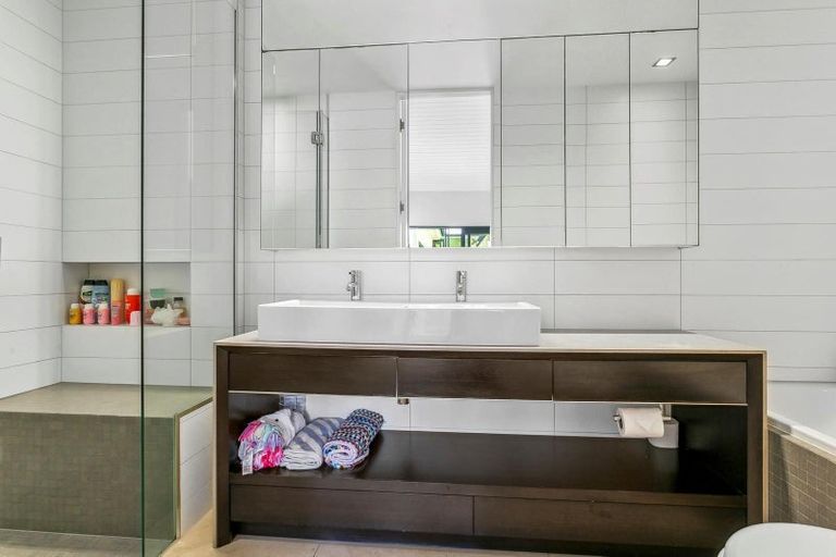 Photo of property in 23-27 Lake View Road, Takapuna, Auckland, 0622