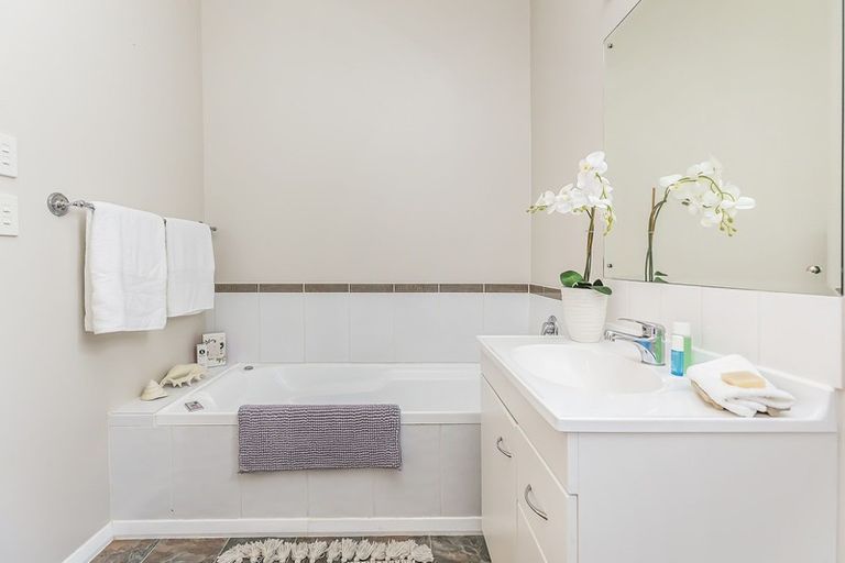 Photo of property in 22 Resolution Street, Lyall Bay, Wellington, 6022