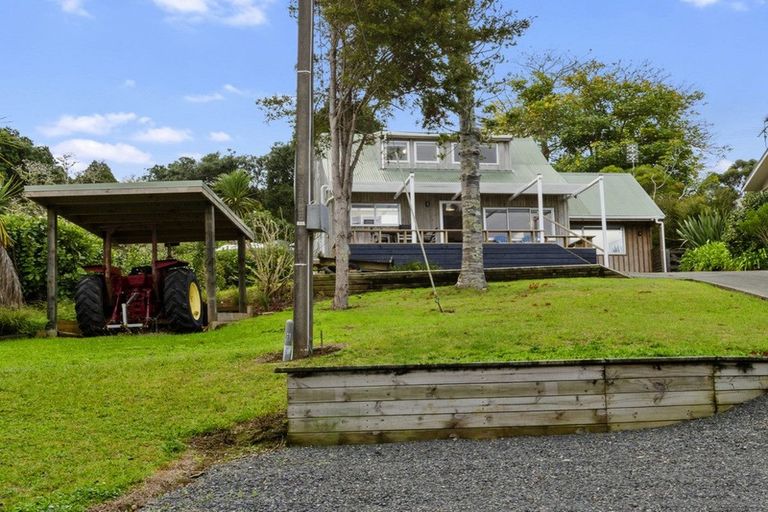 Photo of property in 5 Clinton Road, Tawharanui Peninsula, Warkworth, 0986