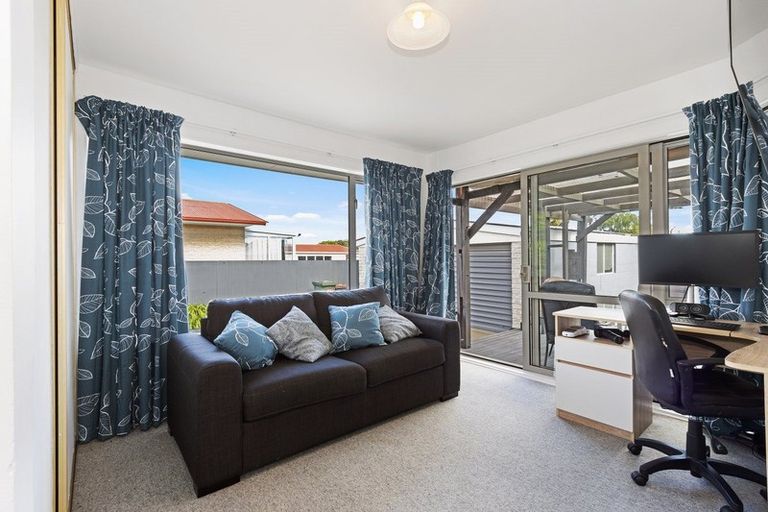Photo of property in 16 Waitohi Street, Hornby, Christchurch, 8042
