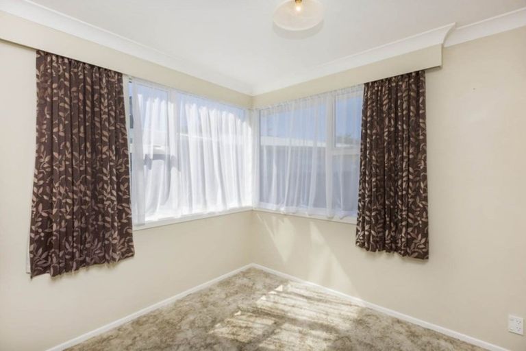 Photo of property in 16 Kentucky Street, Totara Park, Upper Hutt, 5018