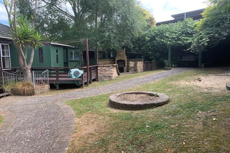 Photo of property in 27-29 Wairau Road, Forrest Hill, Auckland, 0627