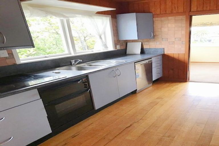 Photo of property in 13 The Rosebowl, Sunnyhills, Auckland, 2010