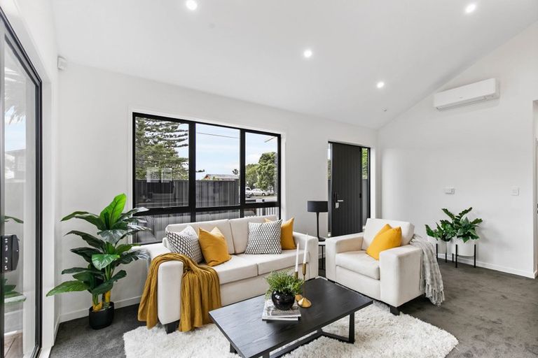 Photo of property in 54d Te Atatu Road, Te Atatu South, Auckland, 0610