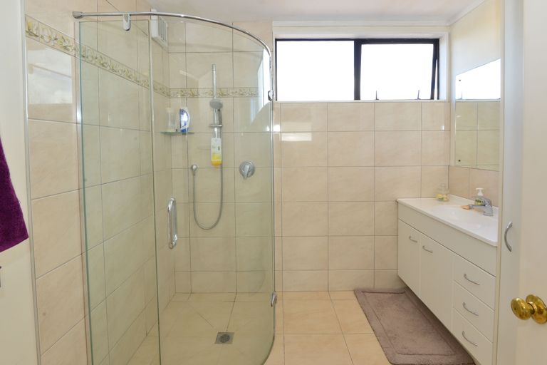 Photo of property in 48 Maygrove Drive, Orewa, 0931