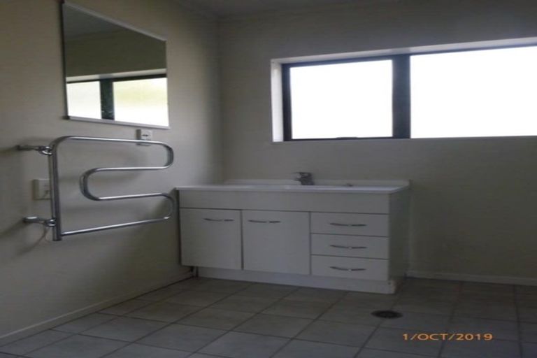 Photo of property in 26 Blueridge Close, Sunnyvale, Auckland, 0612