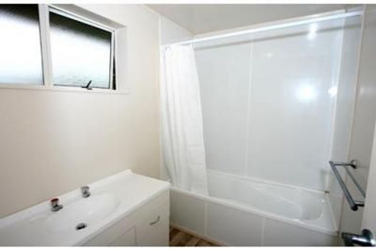 Photo of property in 1/14 Cezanne Place, New Lynn, Auckland, 0600