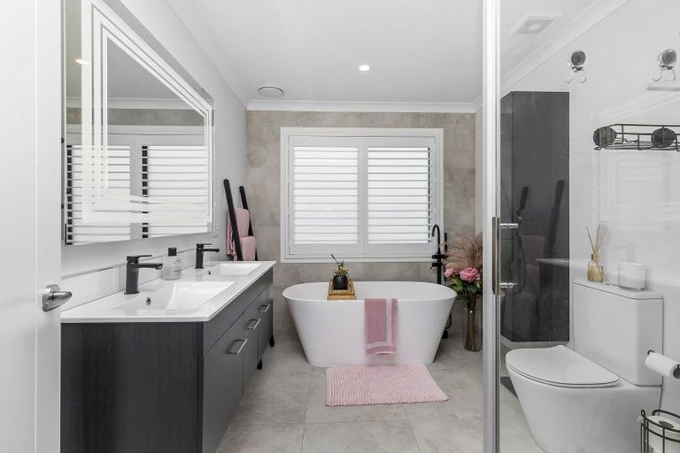 Photo of property in 9 Porokaiwhiri Street, Crofton Downs, Wellington, 6035