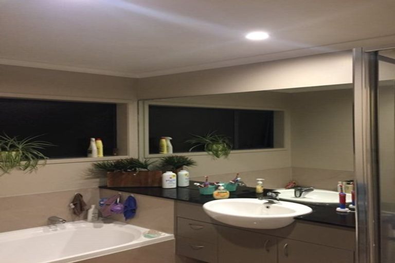 Photo of property in 19 Willowgrange Place, Pukekohe, 2120