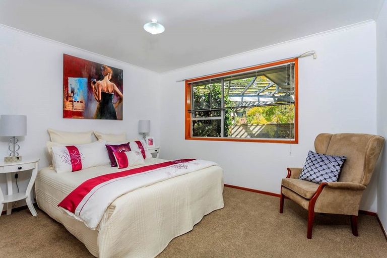 Photo of property in 1/38 Akoranga Drive, Northcote, Auckland, 0627