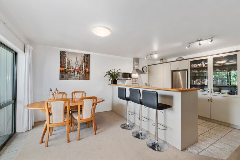 Photo of property in 2/90 Albany Highway, Greenhithe, Auckland, 0632