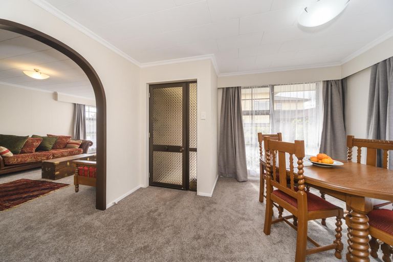 Photo of property in 40 Suzanne Grove, Kelvin Grove, Palmerston North, 4414