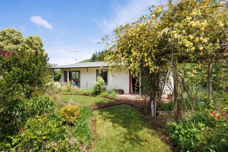 Photo of property in 135 Zigzag Road, Pohangina, Feilding, 4775