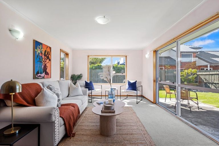 Photo of property in 2/3 Claverley Gardens, Avonhead, Christchurch, 8042