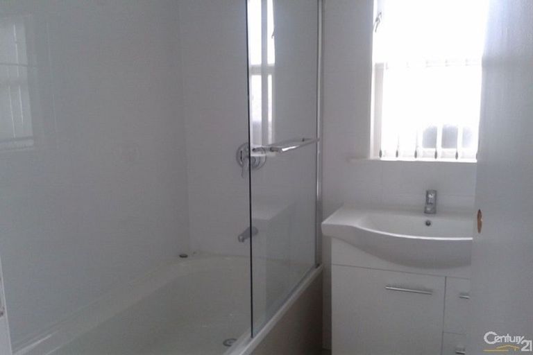 Photo of property in 52 Dale Crescent, Pakuranga, Auckland, 2010