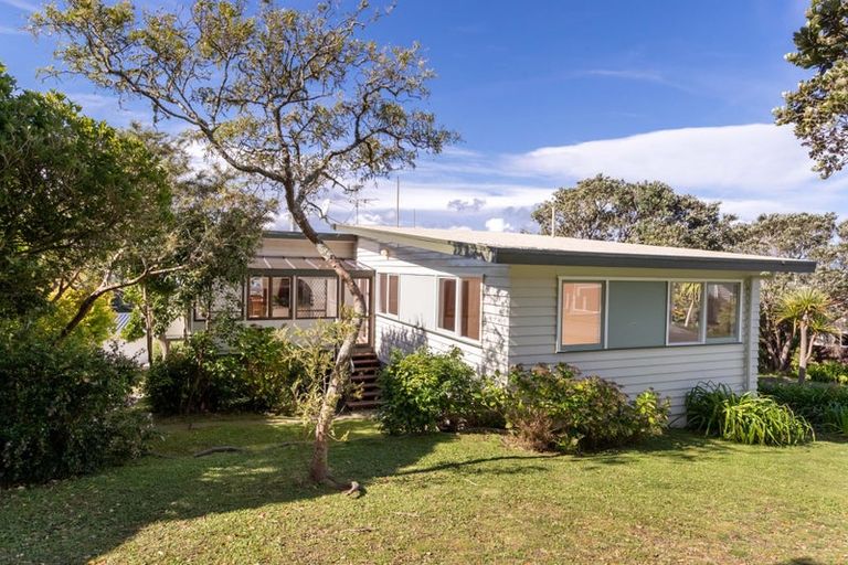 Photo of property in 1 Safari Crescent, Johnsonville, Wellington, 6037