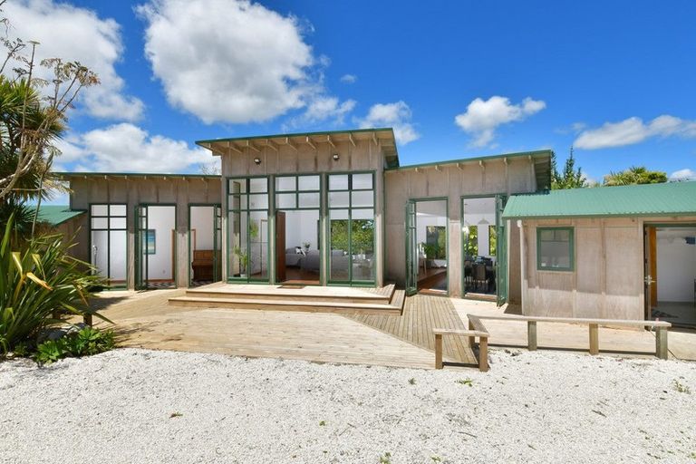 Photo of property in 1447 Old North Road, Helensville, 0875