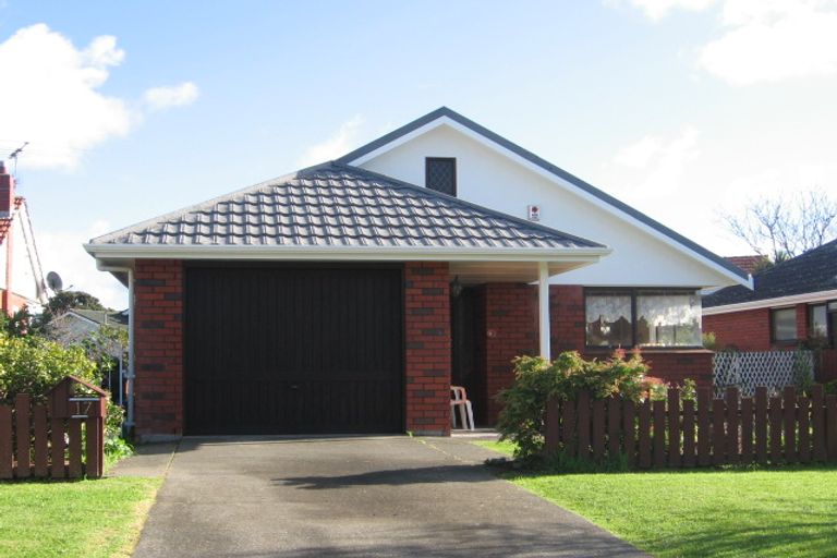 Photo of property in 17 Cressy Street, Waterloo, Lower Hutt, 5011