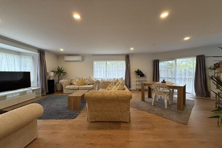 Photo of property in 2/279 Hobsonville Road, Hobsonville, Auckland, 0618