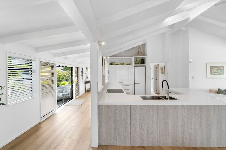 Photo of property in 19 Zita Avenue, Matakatia, Whangaparaoa, 0930