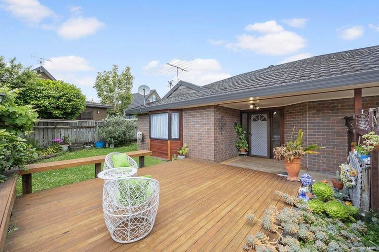 Photo of property in 2/279 Hobsonville Road, Hobsonville, Auckland, 0618