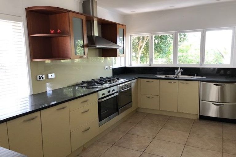 Photo of property in 36 Rewi Street, Torbay, Auckland, 0630