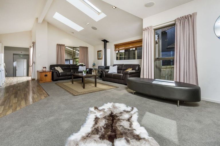 Photo of property in 1 Busbridge Place, Hillcrest, Auckland, 0627