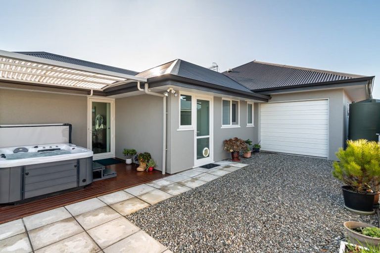 Photo of property in 10 Harold Place, Stoke, Nelson, 7011