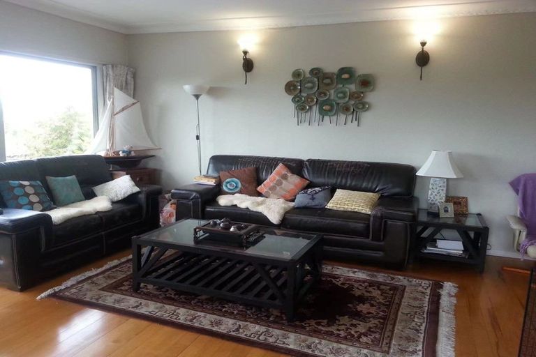 Photo of property in 26 Beach Road, Mellons Bay, Auckland, 2014