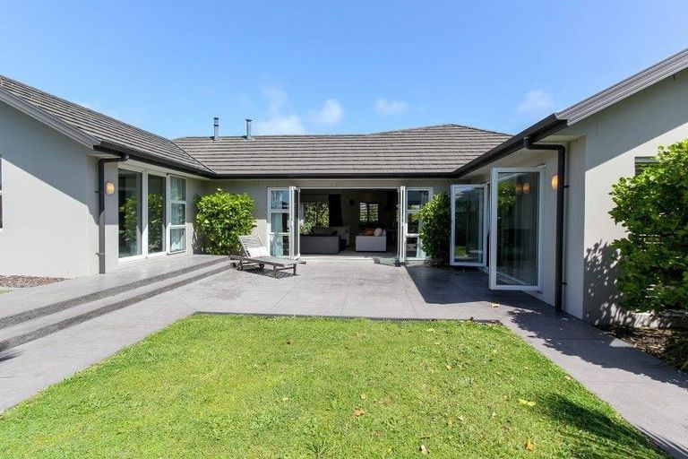 Photo of property in 4 Links Drive, Waiwhakaiho, New Plymouth, 4312