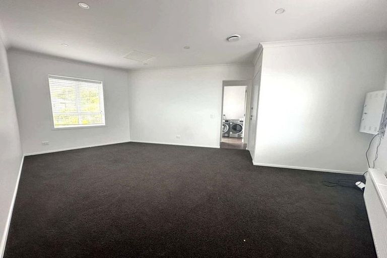Photo of property in 14 Cessna Way, Newlands, Wellington, 6037