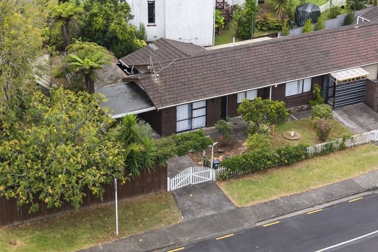 Photo of property in 1/2a Takapu Street, Henderson, Auckland, 0612