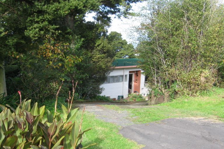 Photo of property in 28 Kauri Road, Laingholm, Auckland, 0604