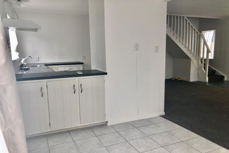 Photo of property in 1/15 Lambrown Drive, Totara Vale, Auckland, 0629