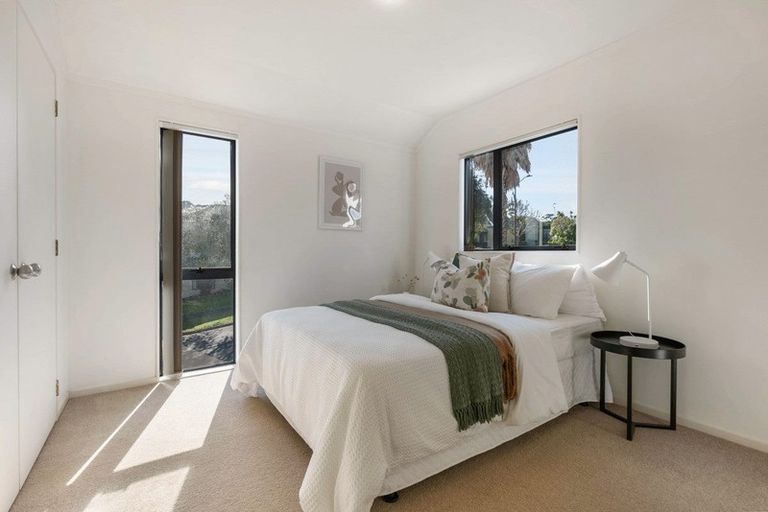 Photo of property in 1/14 Ponderosa Drive, Oteha, Auckland, 0632