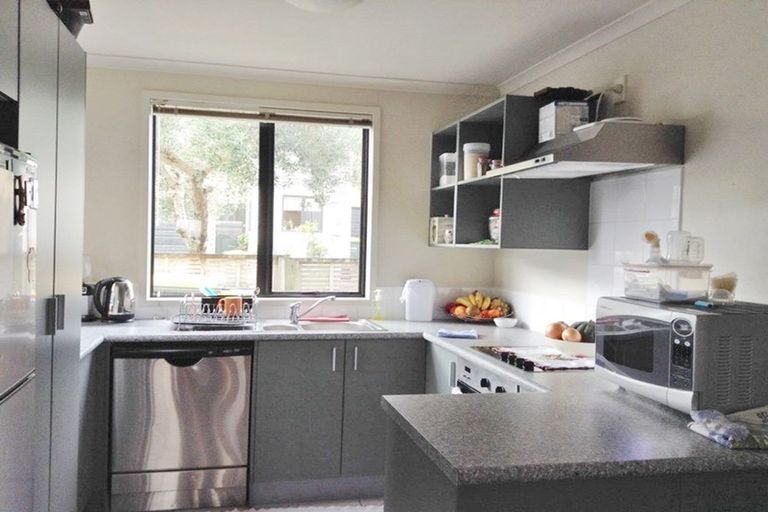 Photo of property in 4 Barnea Circle, Glen Eden, Auckland, 0602