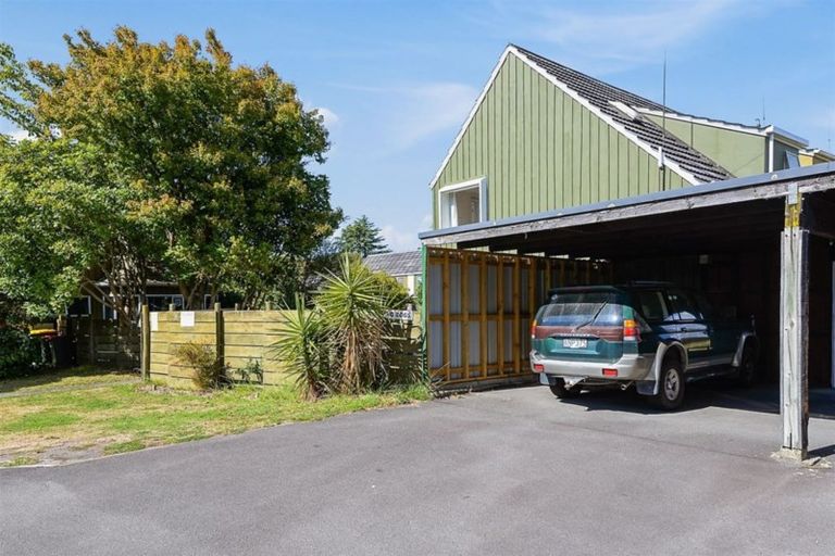 Photo of property in 100 Lake Road, Koutu, Rotorua, 3010