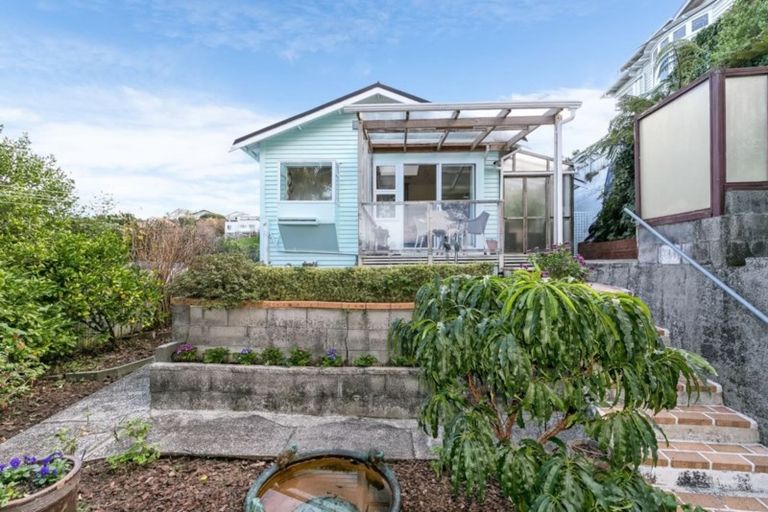 Photo of property in 5 Mana Street, Vogeltown, Wellington, 6021