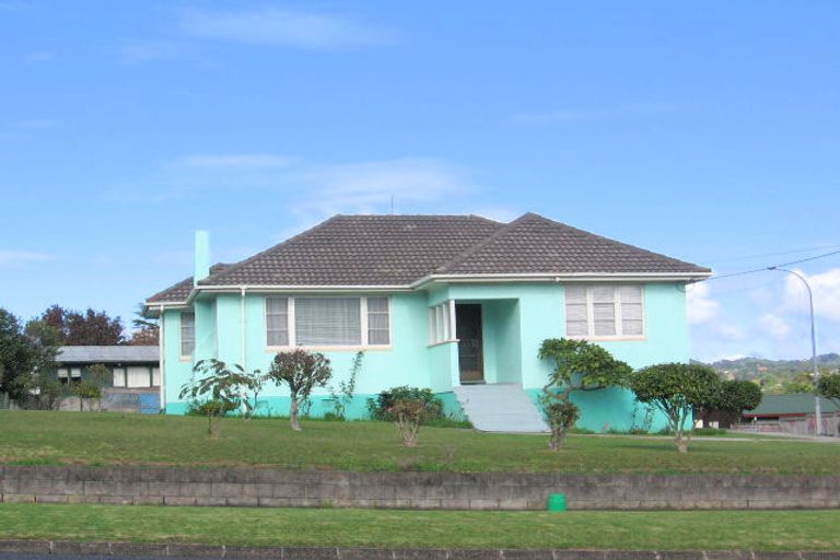 Photo of property in 1 Evans Road, Glen Eden, Auckland, 0602