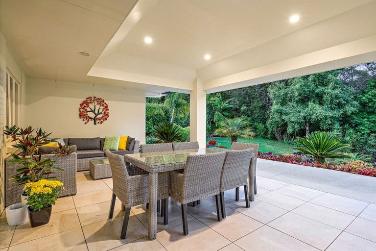 Photo of property in 7 Hobbs Road, Matakatia, Whangaparaoa, 0930