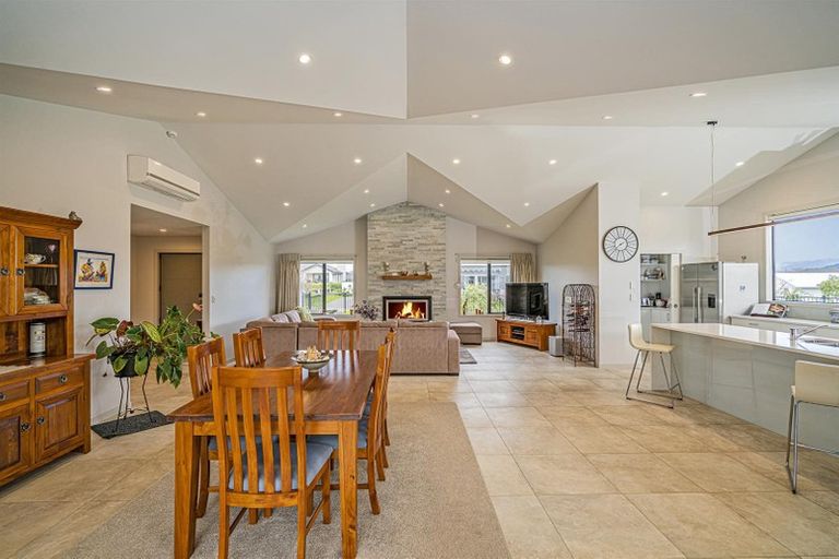 Photo of property in 1 Topping Place, Whitianga, 3510