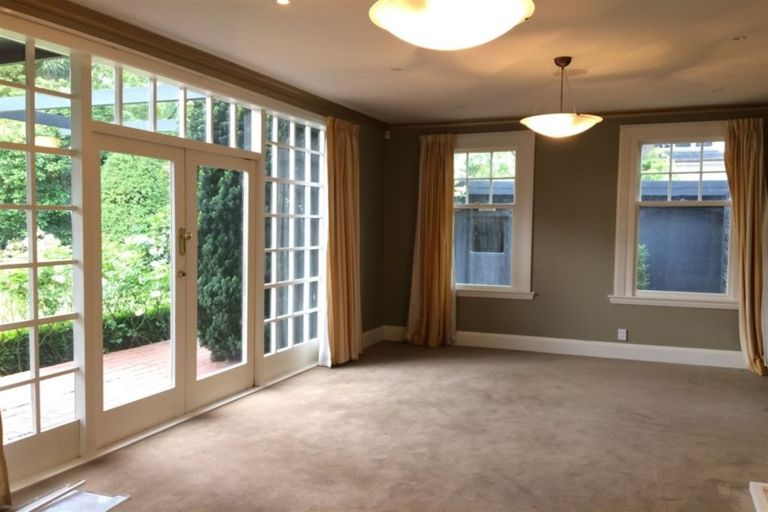 Photo of property in 37 Holmwood Road, Merivale, Christchurch, 8014