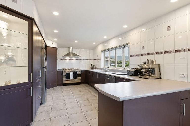 Photo of property in 14 Field Way, Waikanae Beach, Waikanae, 5036