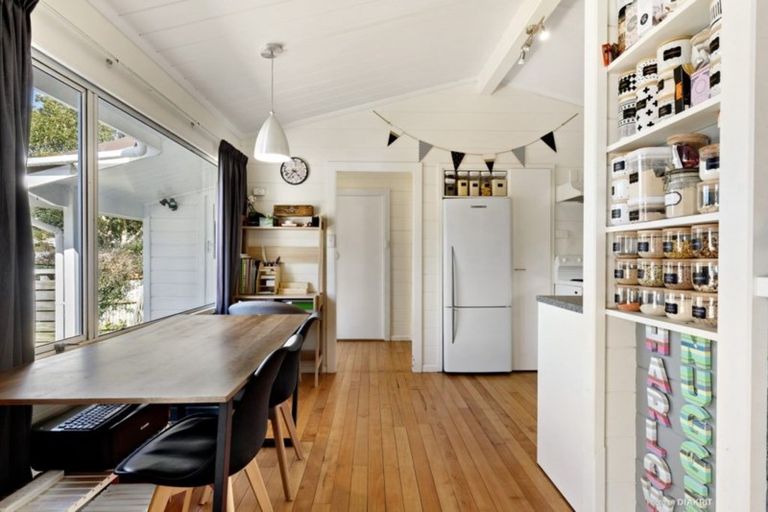 Photo of property in 13 Thurleigh Grove, Karori, Wellington, 6012