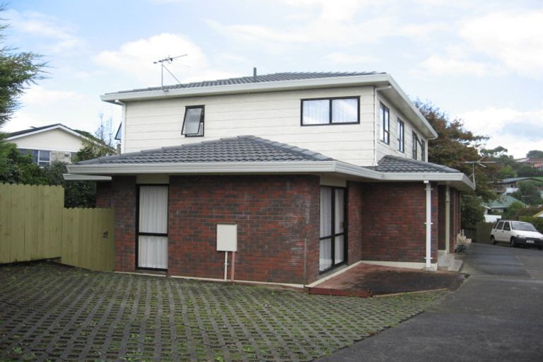 Photo of property in 1/15 Benygloe Place, Highland Park, Auckland, 2010